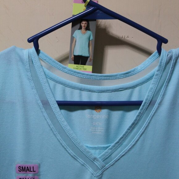FALL SALE TANGERINE Cute TEE Comfy Active V-Neck Mint Small NWT's - Picture 2 of 10